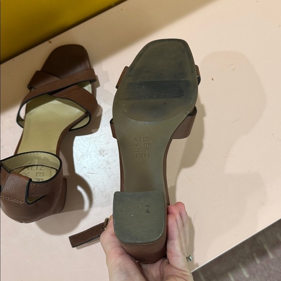 Naturalizer Brown Size 6 Maggie Criss across Toe Open Sandal Block Heel Strap - Picture 10 of 10